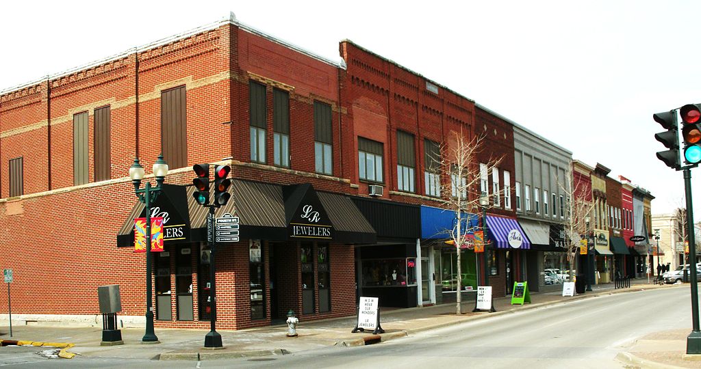 photo of the corner of 4th and Main in downtown Cedar Falls